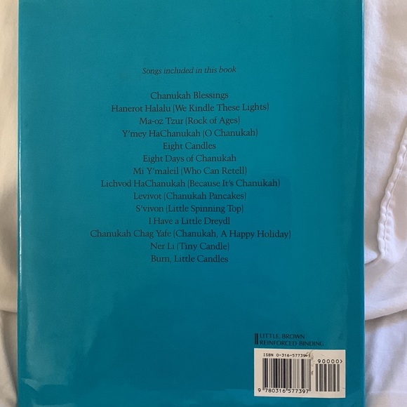 MINT CHILDREN’S CHANUKAH BOOK - Picture 9 of 9